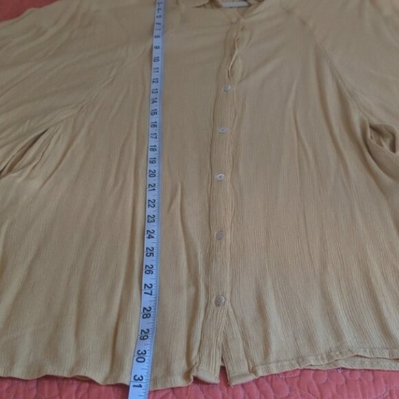 COPY - Beautiful Flowy With Flutter Sleeve (P to P 33) Fits Most as a cover up - Picture 4 of 5